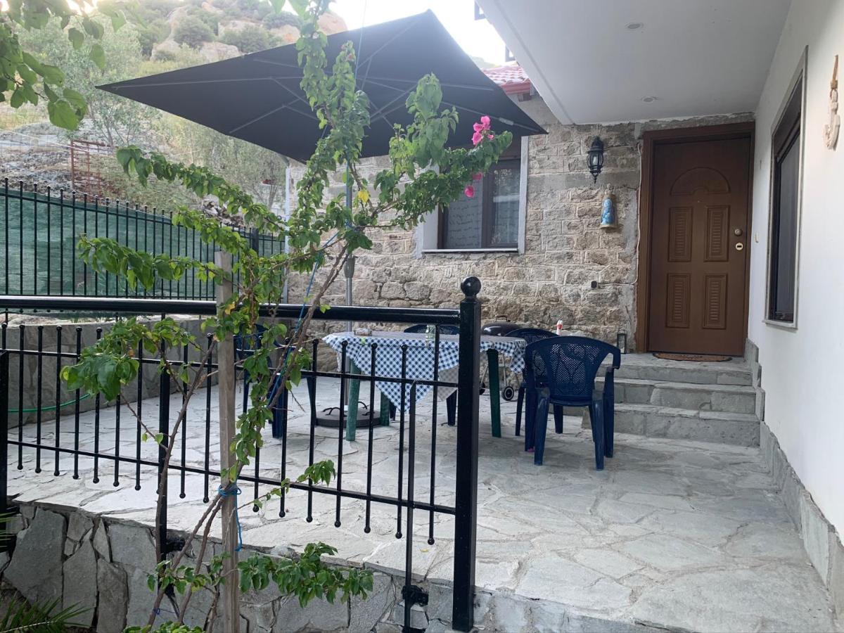Stone House Under A Rock Kukos Apartment Sykia Chalkidikis Bagian luar foto